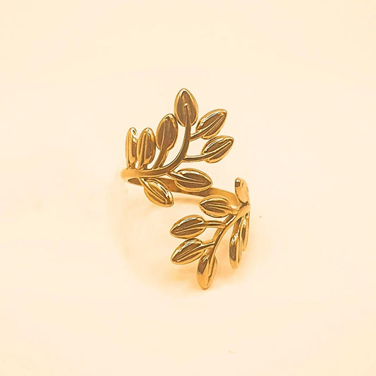 Bague végétale feuilles pétales de fleur dorée ajustable pour femme en acier inoxydable. Bijou élégant et bohème chic, inspiré de la nature. Idée cadeau pas cher idéale pour offrir en cadeau de noël ou cadeaux d'anniversaire femme.