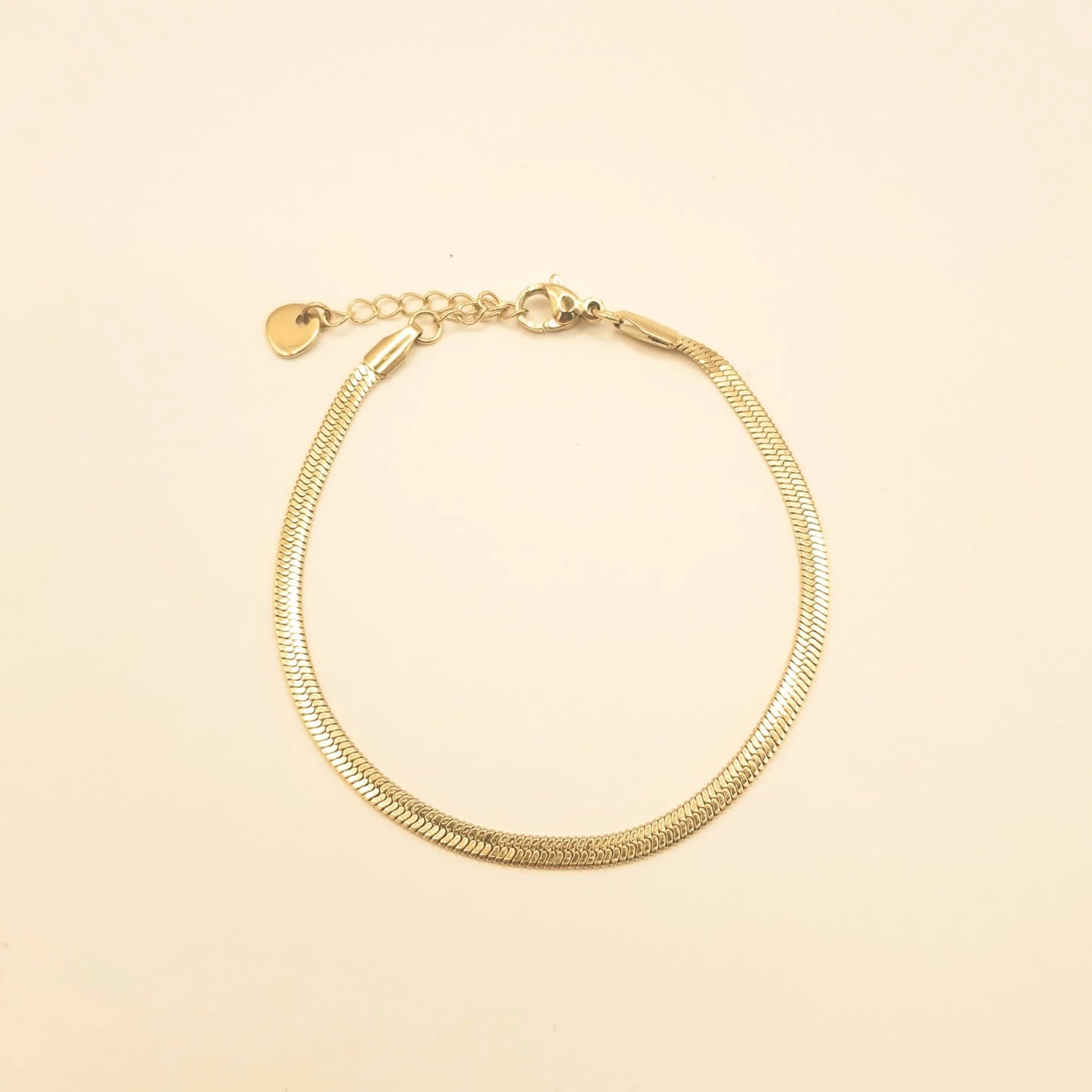 Bracelet chaîne serpent en acier inoxydable doré avec pendentif cœur, bijou tendance femme élégant ajustable réglable et hypoallergénique. Eclosia bijoux